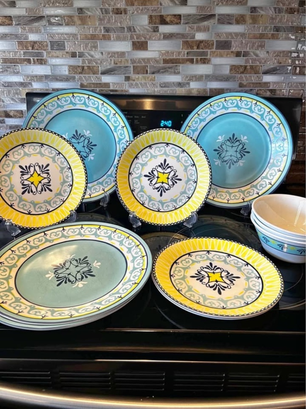 Corelle set … like new VHF